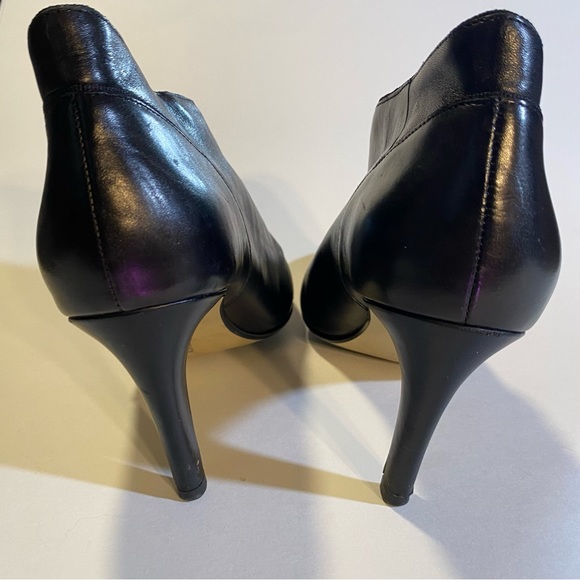 Adrienne Vittadini SZ 9M pull on booties leather GUC has spandex inset sexy! - Picture 7 of 9